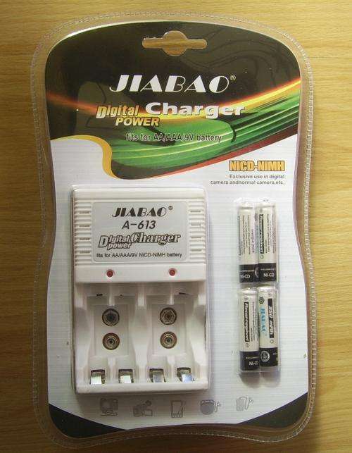 High Quality 4X AAA Rechargeable Batteries + Digital Power AA / AAA / 9V Battery Charger