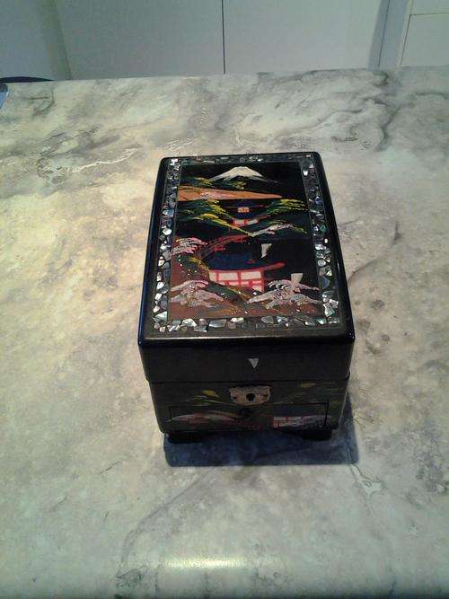 Old Chinese - Japanese Jewelery box