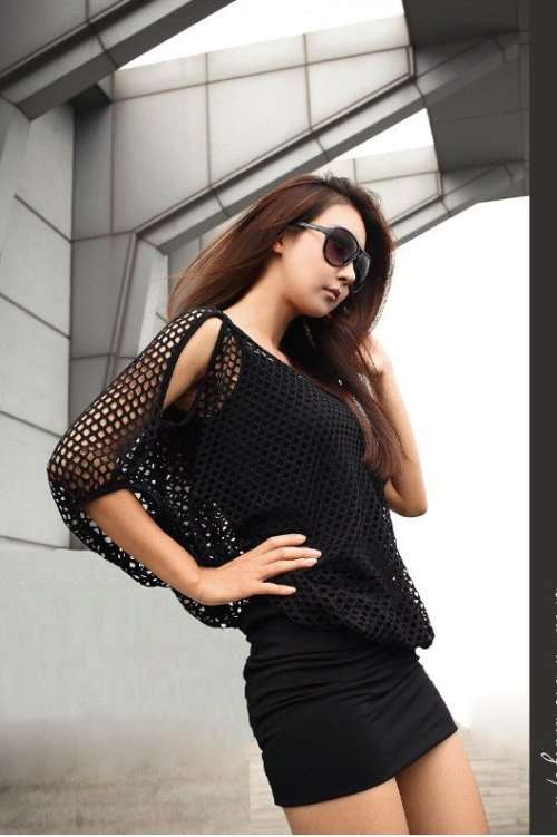 WOMEN'S BLACK MESH TOP