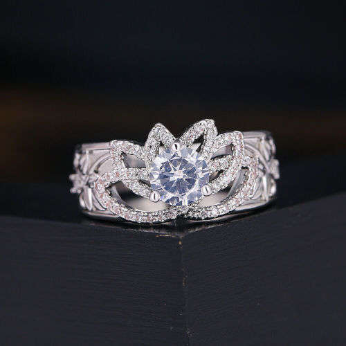 UNBELIEVABLE 14 K WHITE GOLD THREE-PRONG GENUIE MOISSANITE RING ABSOLUTE GORGEOUS
