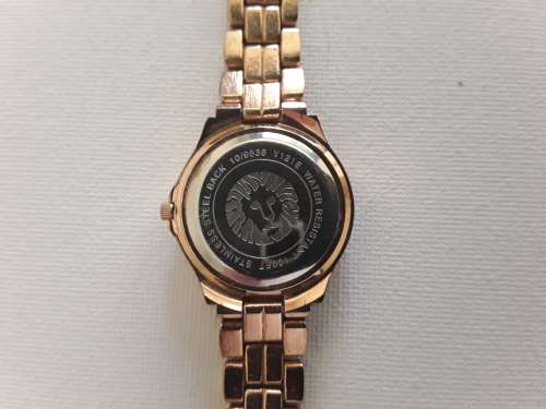 Beautiful Anne Klein Watch Gold Tone R1 Start