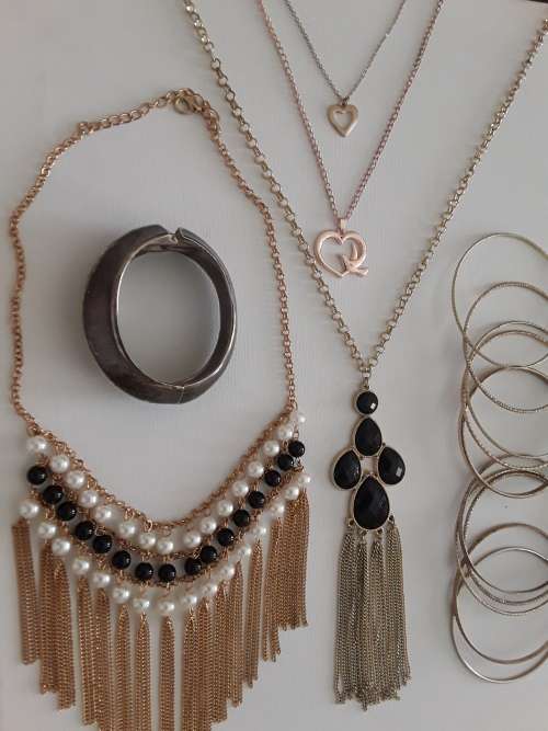 Estate Lot of Vintage Gold Tone Jewellery