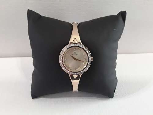 New Gold Accurist 8010 Ladies Watch