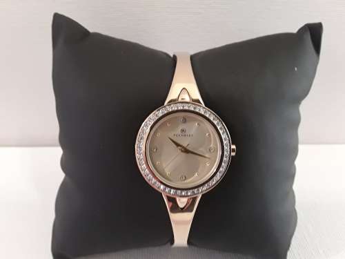 New Gold Accurist 8010 Ladies Watch