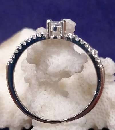 Sterling silver ring - Sparkling CUBIC ZIRCONIA - size 7.5 / P