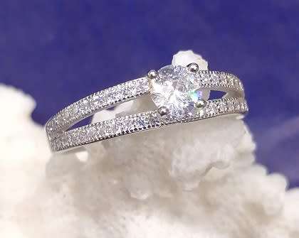 Sterling silver ring - Sparkling CUBIC ZIRCONIA - size 7.5 / P
