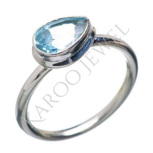 Sterling silver ring - BLUE TOPAZ (size 8 / Q)