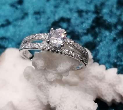 Sterling silver ring - Sparkling CUBIC ZIRCONIA - size 8 / Q