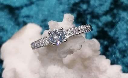 Sterling silver ring - Sparkling CUBIC ZIRCONIA - size 8 / Q