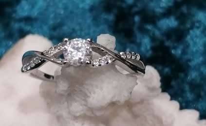 Sterling silver ring - Sparkling CUBIC ZIRCONIA - size 9 / R half
