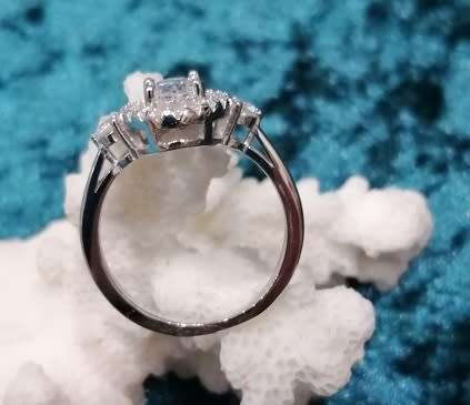 Sterling silver ring - Sparkling CUBIC ZIRCONIA - size 6 / M