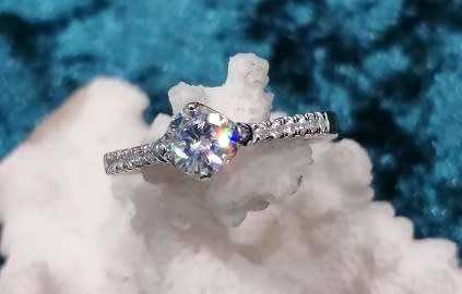 Sterling silver ring - Sparkling CUBIC ZIRCONIA - size 7 / O