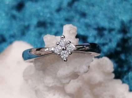 Sterling silver ring - Sparkling CUBIC ZIRCONIA - size 9 / R half