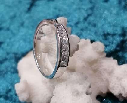 Sterling silver ring - Sparkling CUBIC ZIRCONIA - size 8 / Q