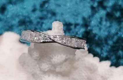 Sterling silver ring - Sparkling CUBIC ZIRCONIA - size 8 / Q