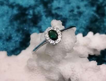 Sterling silver ring - Sparkling CUBIC ZIRCONIA with Created EMERALD - size 6 / M