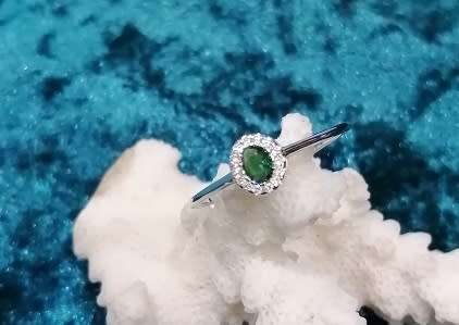 Sterling silver ring - Sparkling CUBIC ZIRCONIA with Created EMERALD - size 9 / R half