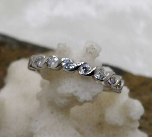 Sterling silver ring - Sparkling CUBIC ZIRCONIA - size 8.5 / Q half