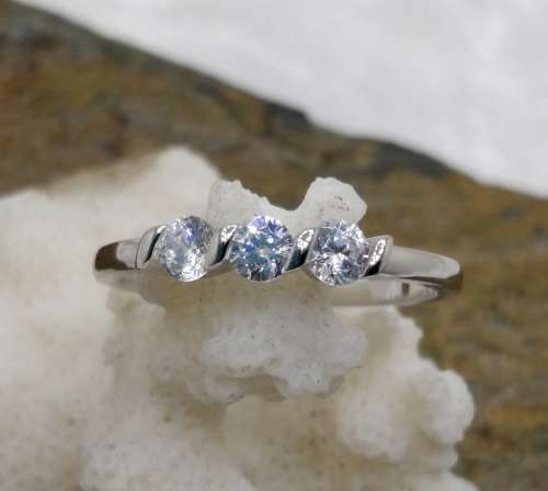 Sterling silver ring - Sparkling CUBIC ZIRCONIA - size 7.5 / P