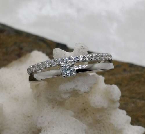 Sterling silver ring - Sparkling CUBIC ZIRCONIA - size 7.5 / P