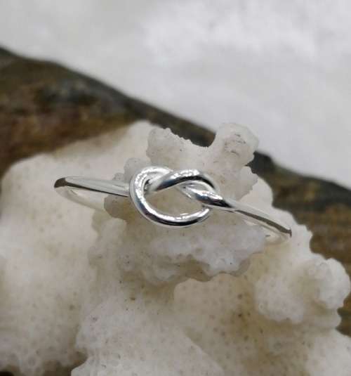 Sterling silver ring - LOVE KNOT - size 9 / R half