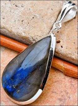 SALE ** Sterling silver pendant - LABRADORITE - Dreams Collection
