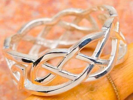Sterling silver ring - ORNATE / CELTIC KNOT BAND - Dreams Collection (size 7.25 / O to P)
