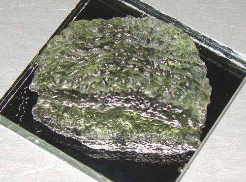 MOLDAVITE 20.02 cts - exceptionally rare - not from "Earth"...