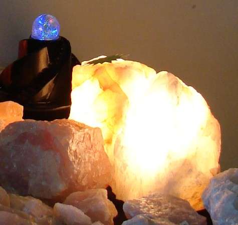 SPRING SALE  **  SNOW QUARTZ lamp... stunning!!! (4.5kg to 5kg)