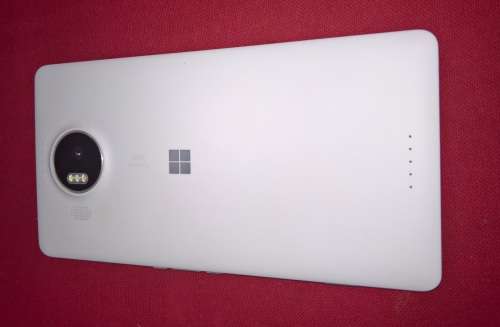 White Microsoft Lumia 950 XL, LTE, Screen Cracked Body Exellent Condition, 32Gb, 3Gb Ram 20Megapixel