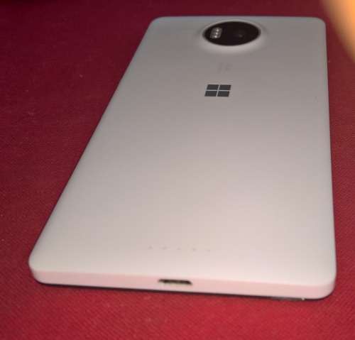 White Microsoft Lumia 950 XL, LTE, Screen Cracked Body Exellent Condition, 32Gb, 3Gb Ram 20Megapixel