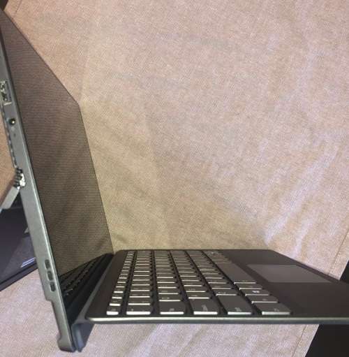 8th Gen Lenovo MIIX 520-12IKB, Core i5-8250U @1.6GHz, 8Gb Ram, 256 SSD, 2 In 1 Touch Screen