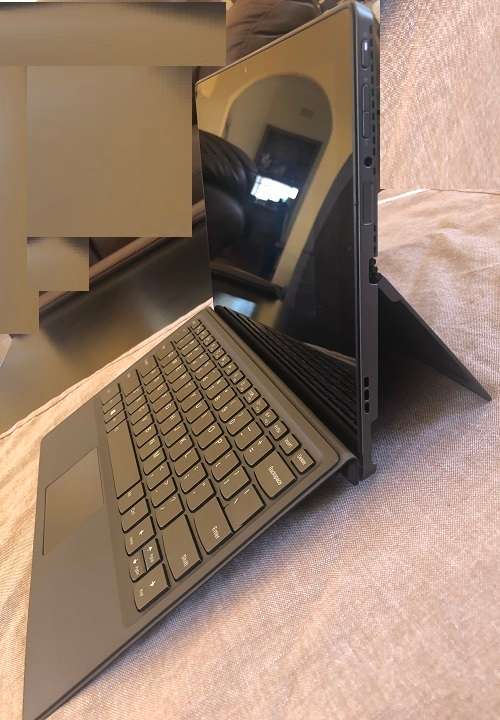 8th Gen Lenovo MIIX 520-12IKB, Core i5-8250U @1.6GHz, 8Gb Ram, 256 SSD, 2 In 1 Touch Screen
