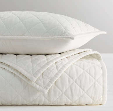 BEDDING/MAGNIFICENT DIAMOND QUILT. MATCHES ALL OUR POLY MICROFIBRE DUVET SETS