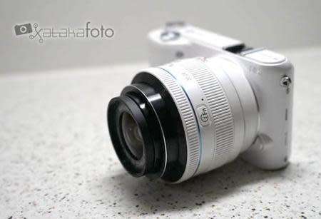 SAMSUNG Smart Camera NX2000 & 20-50mm Len Kit (White) 20.3 + 50-200mm OIS Len kit - AMAZING DEAL