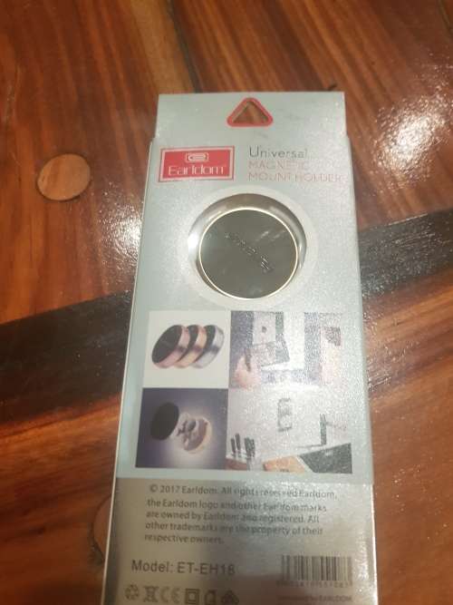 CAR PHONE CHARGING BUNDLE FOR IPHONE & ANDROID  - R1 AUCTION DEALS!!