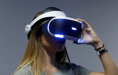 PS4 VR HEADSET COMBO INCLUDING CABLES WITH CAMERA AND MOVE CONTROLLERS!!! GREAT DEAL
