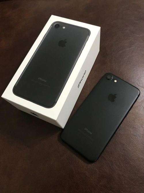 APPLE iPhone 7 128GB LTE with charger cable & screen protector  - amazing condition !!GREAT DEAL!!