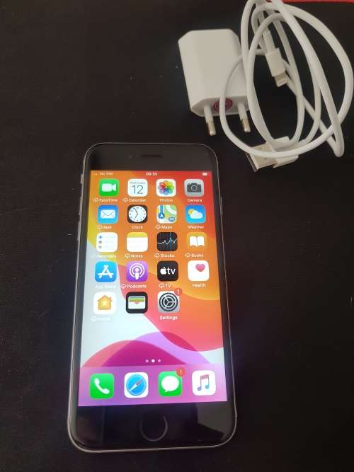APPLE iPhone 6s 16GB LTE & charger !!GREAT DEAL!!