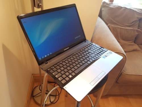SAMSUNG NP300- (17") CORE i5-2450M, 4GB DDR3 RAM, 750GB HDD WITH GT 520MX!!! GREAT DEAL!!!