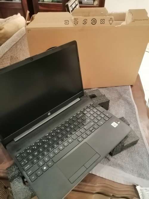 HP Laptop 15-dw2004ni- (15.6") CORE i7-1065G7, 8GB DDR4 RAM, 500GB SSD, IRIS GRAPHICS! GREAT DEAL!!!