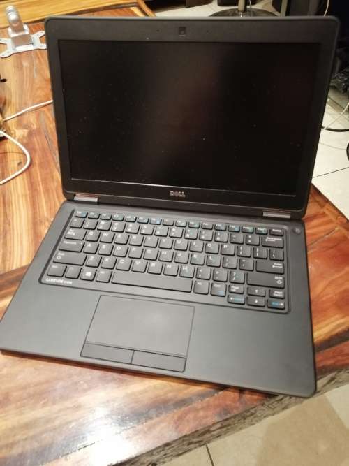 DELL LATITUDE E7250- (12.5") CORE i5-5200U, 8GB DDR3 RAM, 256GB SSD!! GREAT DEAL!!!