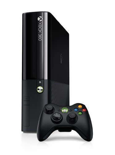 Xbox 360 elite console (500GB) 1x controller and cables