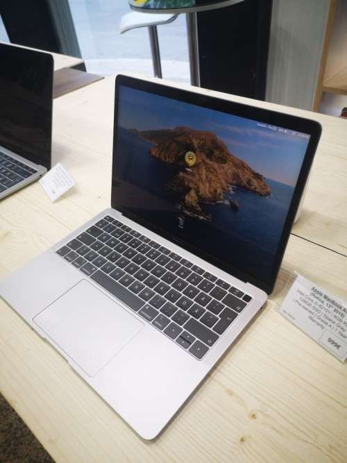 Apple MacBook Air 13" retina 2019(SPACE GREY),i5, 128gb ssd, 8gb ram, usb -c extension with charger