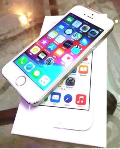 Apple iPhone 5S 16GB LTE with phoneruit power bank case + cable + screen protector !!GREAT DEAL!!