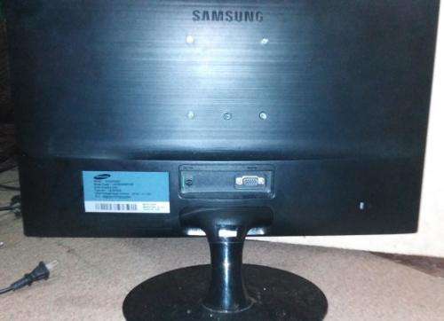 SAMSUNG S19D300NY - LED monitor - 18.5" - SPECIAL!!!
