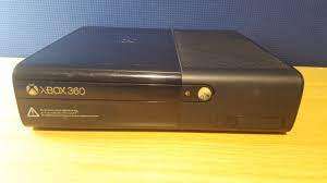 Xbox 360 elite console (4GB) 1x controller and cables