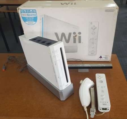 Nintendo Wii - White, Controller, Nunchuck, PSU, Sensor, Cables - top dust covers missi - GREAT DEAL