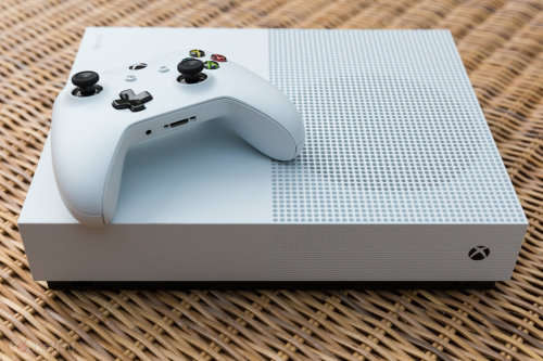 Xbox one s 1tb digital console - 1x controller with cables