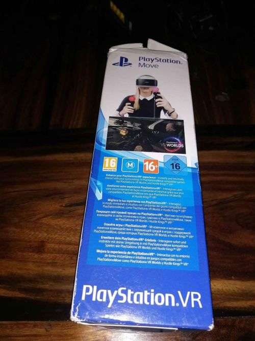PS4 MOVE BUNDLE (2X MOTION CONTROLERS)  -GREAT DEALS!!